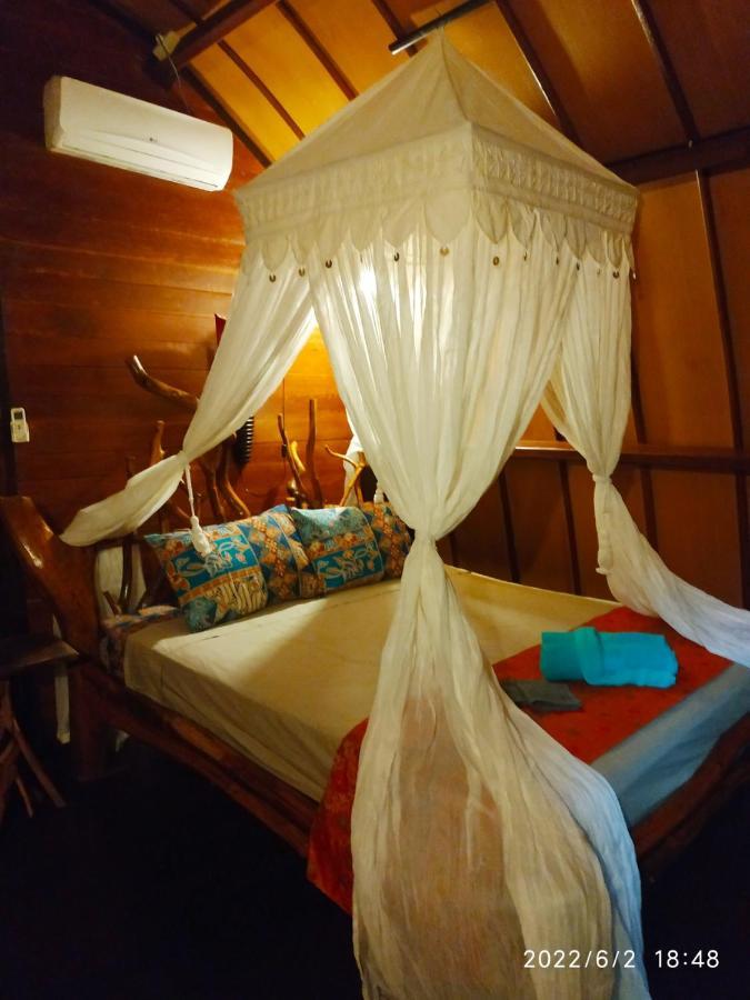 Kampung Meno Bungalows Gili Meno Exterior photo