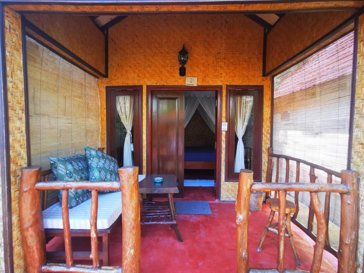 Kampung Meno Bungalows Gili Meno Exterior photo